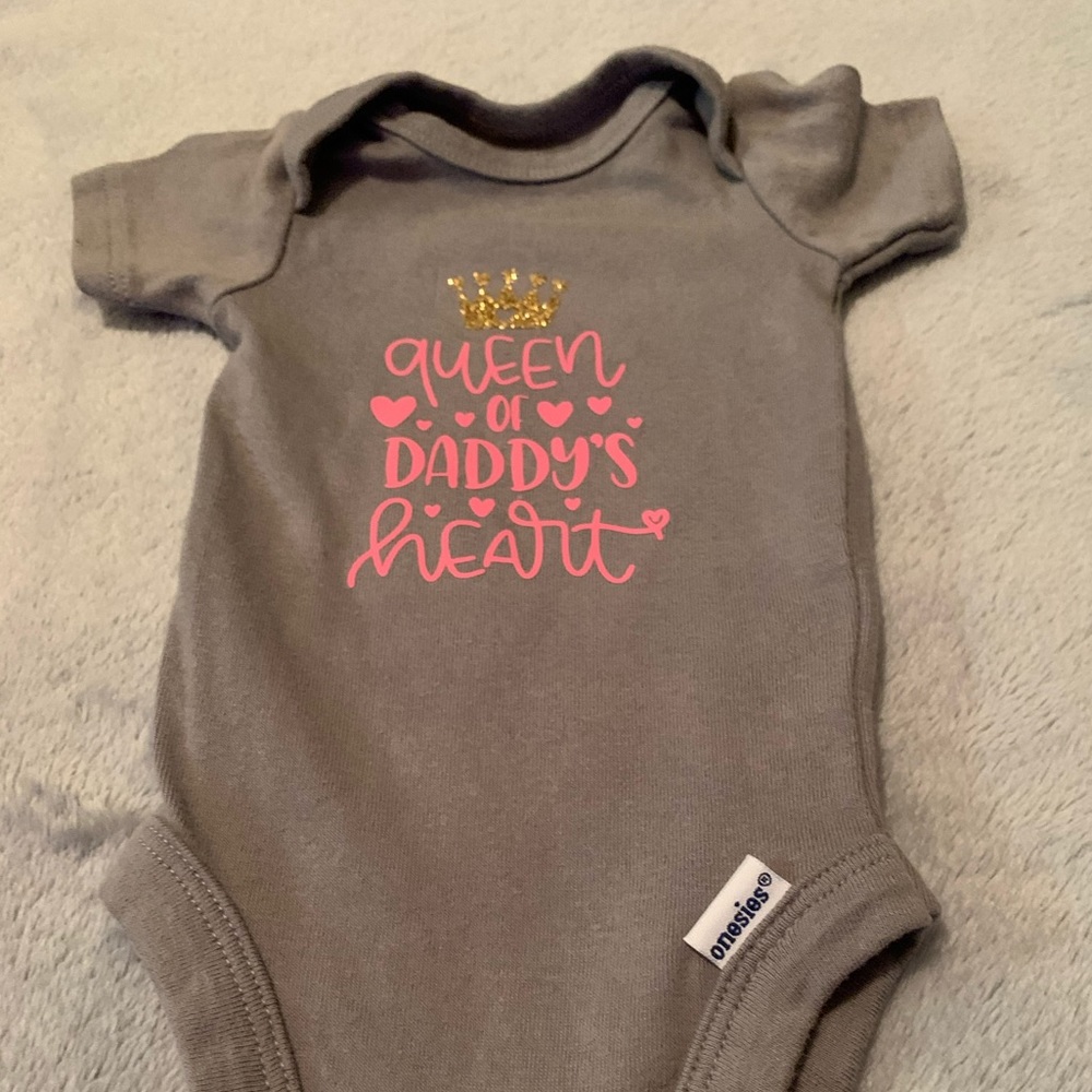QUEEN OF DADDYS HEART BODYSUIT